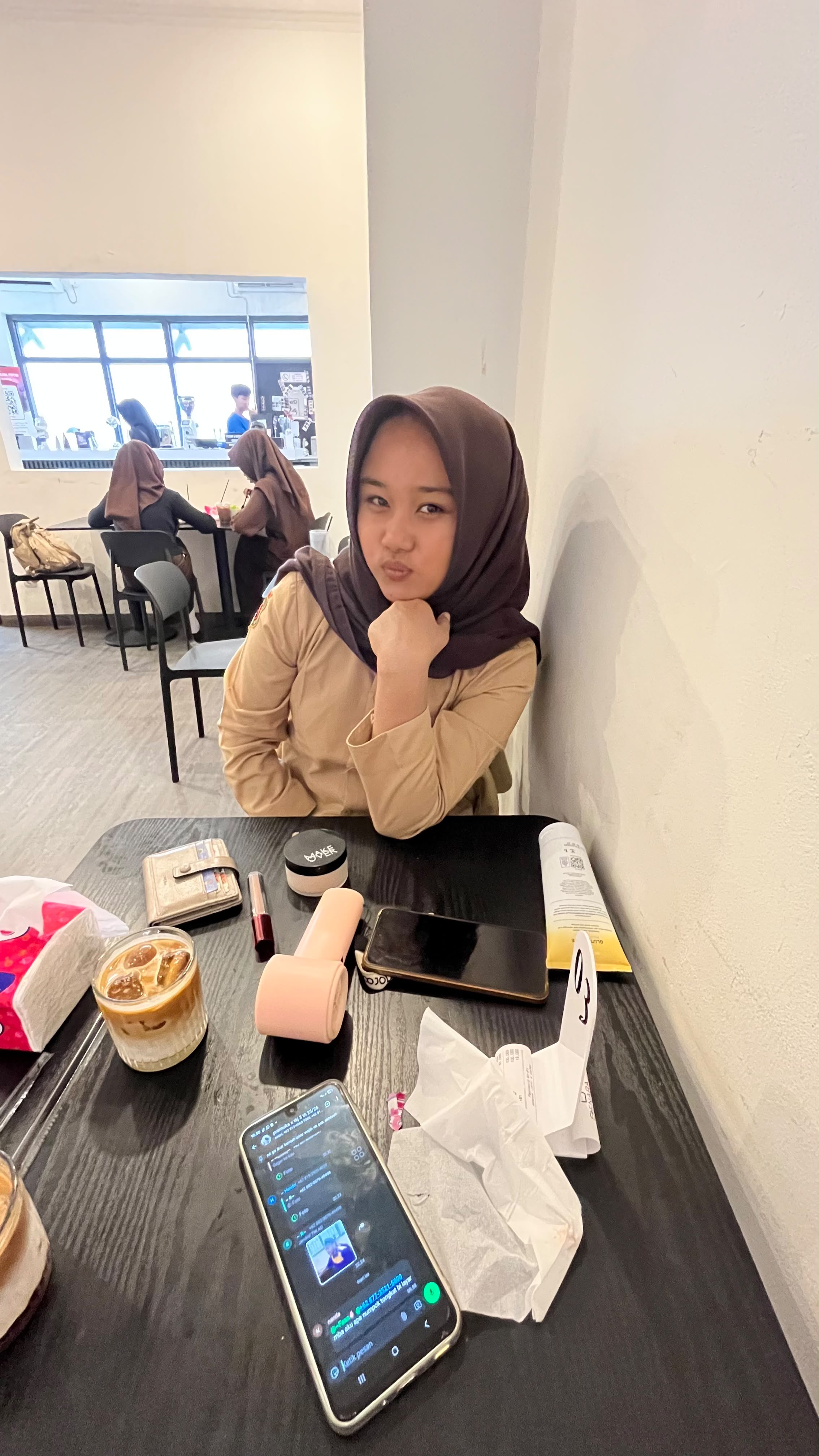 Nongkrong & Pose Gemes